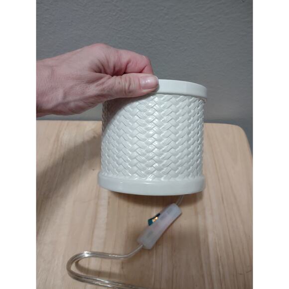 Scentsy SPW-02 white ceramic Dove Weave 13W electric scented wax warmer - Picture 6 of 12